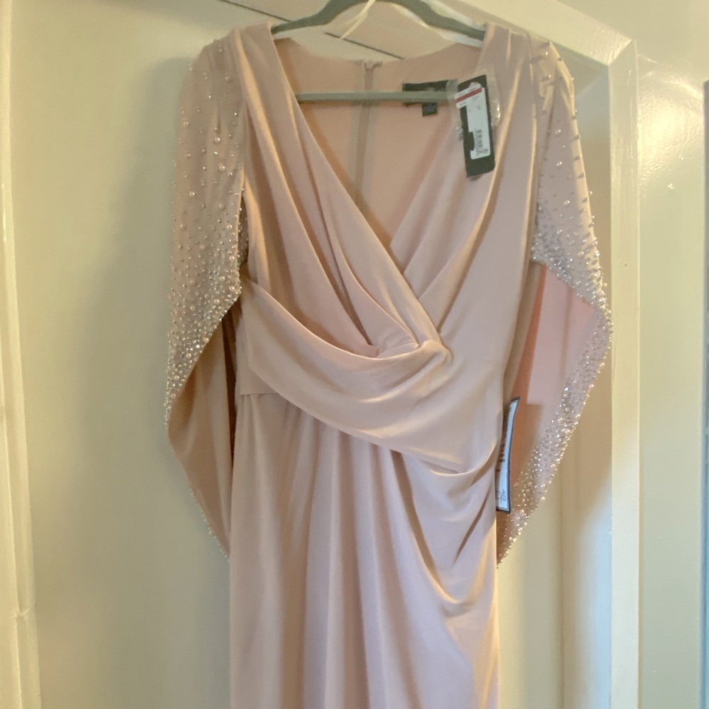 Betsy & Adam / beige prom dress / woman’s dress